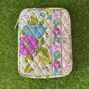 🚨LAST CHANCE🚨Vera Bradley NWOT Tablet Holder “Watercolor Gray”